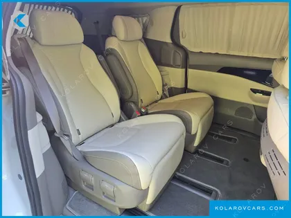 KIA CARNIVAL 7-SEATER HI-LIMOUSINE