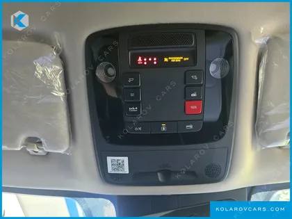KIA CARNIVAL 7-SEATER HI-LIMOUSINE