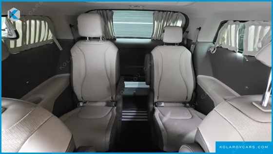 KIA CARNIVAL GASOLINE 9-SEATER HI-LIMOUSINE