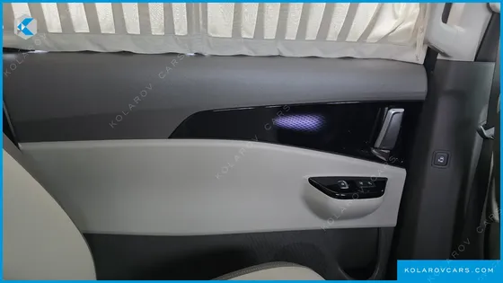 KIA CARNIVAL GASOLINE 9-SEATER HI-LIMOUSINE