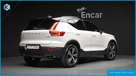 VOLVO XC40 T4 R-DESIGN