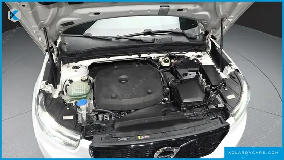 VOLVO XC40 T4 R-DESIGN