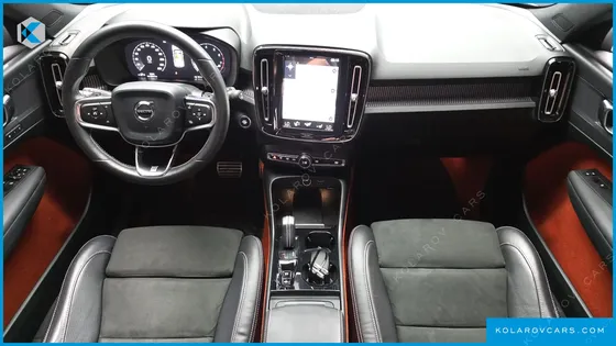 VOLVO XC40 T4 R-DESIGN