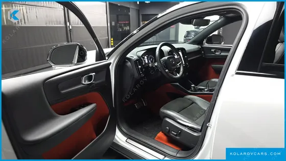 VOLVO XC40 T4 R-DESIGN