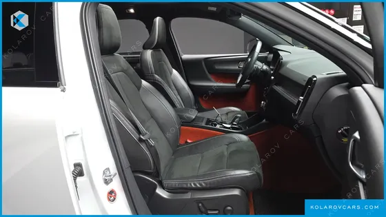 VOLVO XC40 T4 R-DESIGN