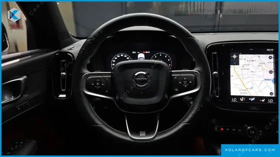 VOLVO XC40 T4 R-DESIGN