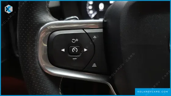 VOLVO XC40 T4 R-DESIGN