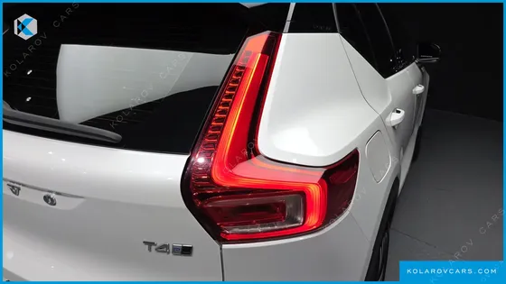 VOLVO XC40 T4 R-DESIGN