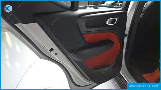 VOLVO XC40 T4 R-DESIGN