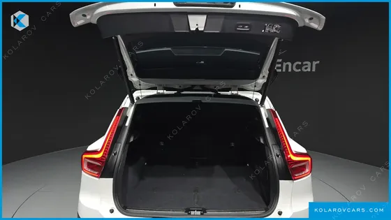 VOLVO XC40 T4 R-DESIGN