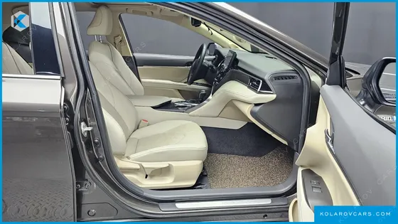 TOYOTA CAMRY 2.5 XLE HYBRID