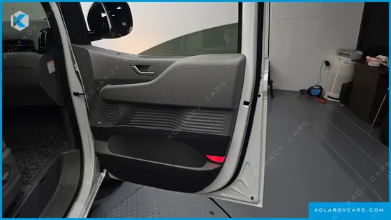 HYUNDAI STARIA HEV 1.6 LOUNGE 7-SEATER