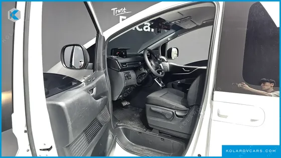 HYUNDAI STARIA TOURER 11-SEATER