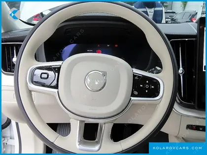 VOLVO XC60 B5 ULTRA BRIGHT
