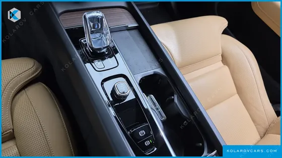 VOLVO XC60 B6 INSCIRTION