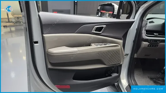 KIA CARNIVAL GASOLINE 9-SEATER PRESTIGE
