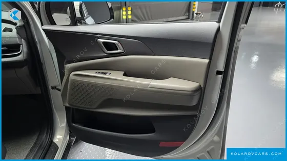 KIA CARNIVAL GASOLINE 9-SEATER PRESTIGE