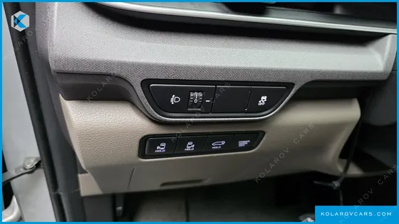 KIA CARNIVAL GASOLINE 9-SEATER PRESTIGE