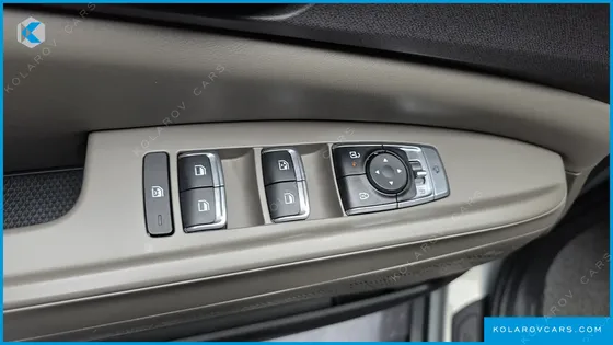 KIA CARNIVAL GASOLINE 9-SEATER PRESTIGE