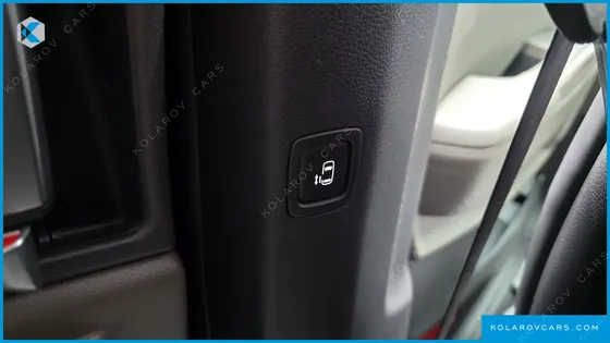 KIA CARNIVAL GASOLINE 9-SEATER PRESTIGE