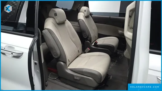 KIA CARNIVAL GASOLINE 9-SEATER GRAVITY