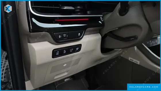 KIA CARNIVAL GASOLINE 7-SEATER HI LIMOUSINE
