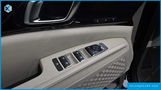 KIA CARNIVAL GASOLINE 7-SEATER HI LIMOUSINE