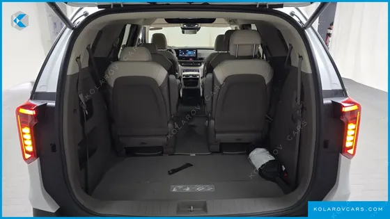 KIA CARNIVAL GASOLINE 9-SEATER HI LIMOUSINE