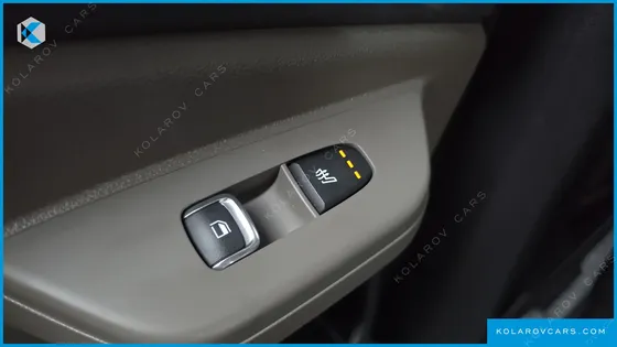 KIA CARNIVAL HEV 9 SEATER PRESTIGE