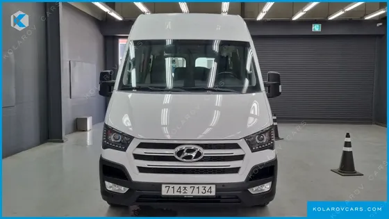 HYUNDAI SOLATI 15-SEATER