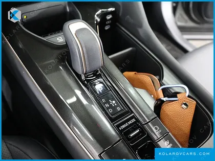 TOYOTA CROWN 2.5 4WD HYBRID