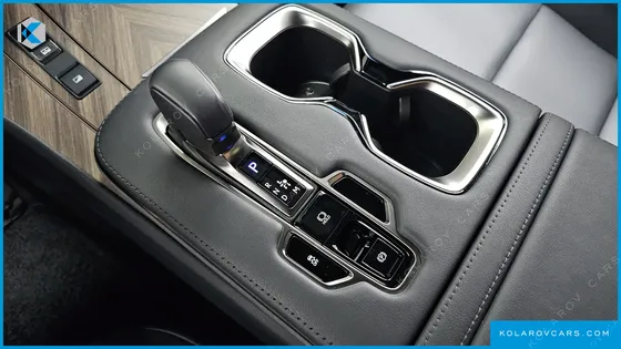 LEXUS LM 500H ROYAL