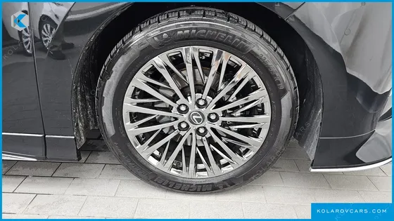 LEXUS LM 500H ROYAL