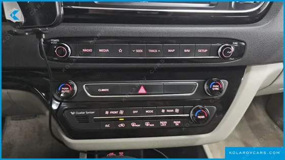 KIA CARNIVAL 9-SEATER NOBLESSE