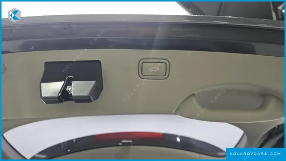 KIA CARNIVAL 9-SEATER NOBLESSE