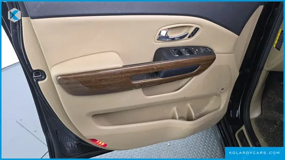 KIA CARNIVAL GASOLINE 9-SEATER HI-LIMOUSINE