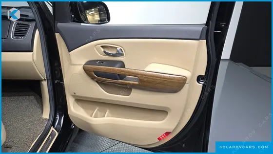 KIA CARNIVAL GASOLINE 9-SEATER HI-LIMOUSINE