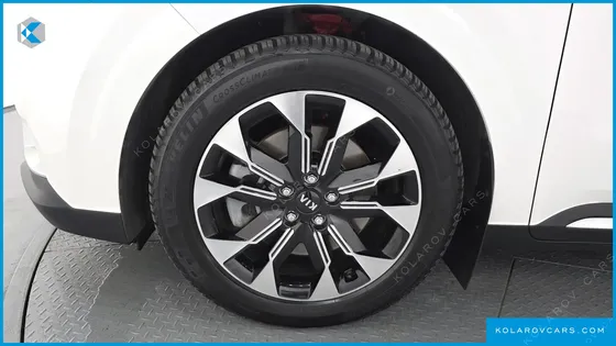 KIA CARNIVAL 9-SEATER SIGNATURE