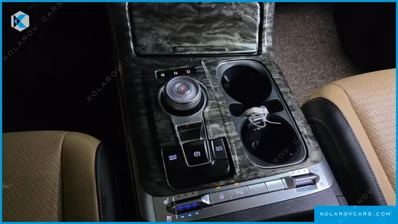 KIA CARNIVAL GASOLINE 9-SEATER NOBLESSE