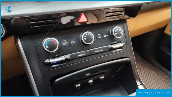 KIA CARNIVAL GASOLINE 11-SEATER PRESTIGE