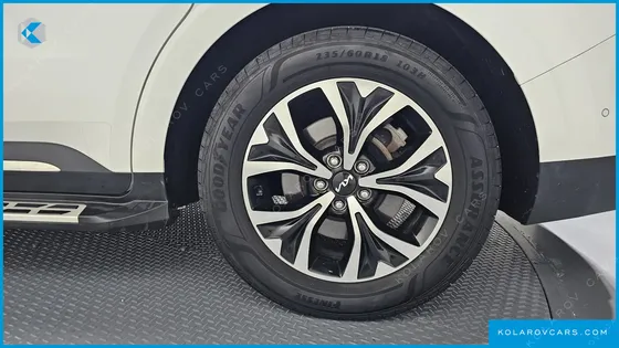 KIA CARNIVAL GASOLINE 9-SEATER NOBLESSE