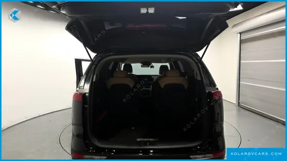 KIA CARNIVAL 9-SEATER PRESTIGE