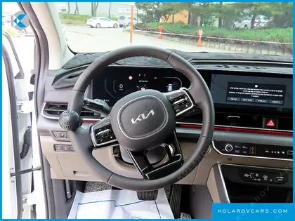 KIA CARNIVAL GASOLINE 9-SEATER NOBLESSE