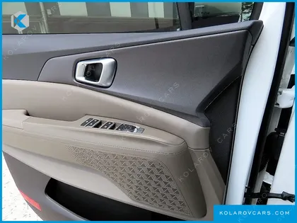 KIA CARNIVAL GASOLINE 9-SEATER NOBLESSE