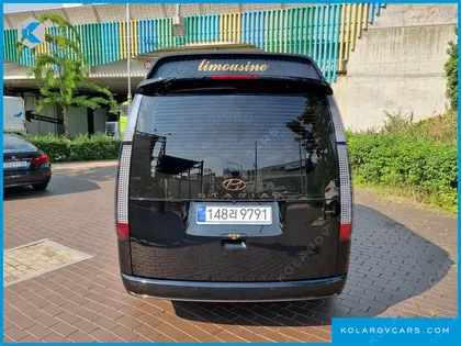 HYUNDAI STARIA 4WD LOUNGE 7-SEATER