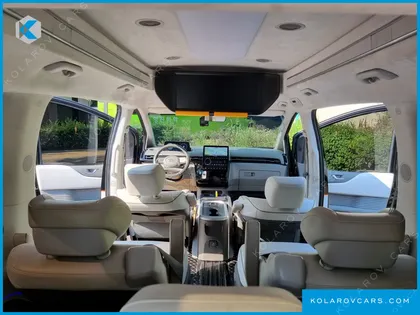 HYUNDAI STARIA 4WD LOUNGE 7-SEATER