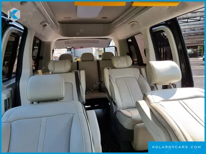 HYUNDAI STARIA 4WD LOUNGE 7-SEATER
