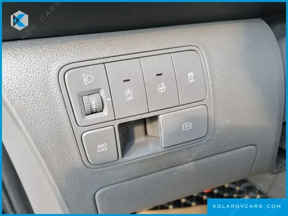 HYUNDAI STARIA 4WD LOUNGE 7-SEATER
