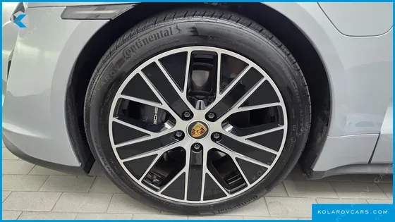 PORSCHE TAYCAN BASE