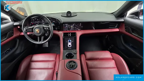 PORSCHE TAYCAN BASE